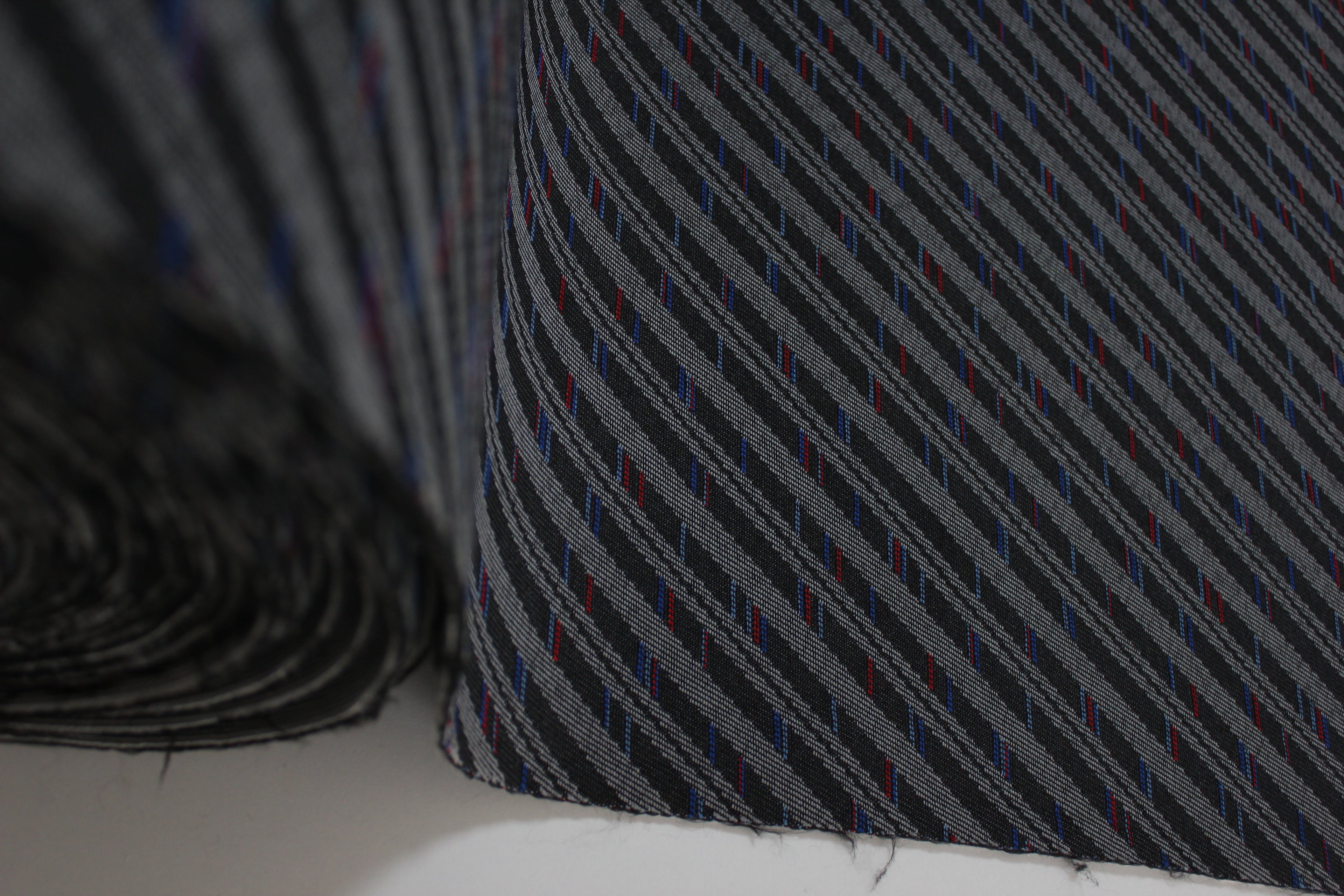 Tecido para estofos de automóveis BMW e Opel, cinzento - Insignia, Astra, Corsa, Mokka - Espuma de 3 mm - 150 cm (59") - Ideal para bancos, interiores e automóveis.