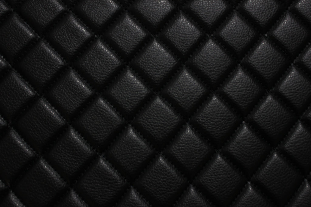 Tela de vinilo negro acolchado para tapicería de coche | 5 x 5 cm, puntada de diamante simple con espuma de 5 mm | 140 cm de ancho | Automotriz