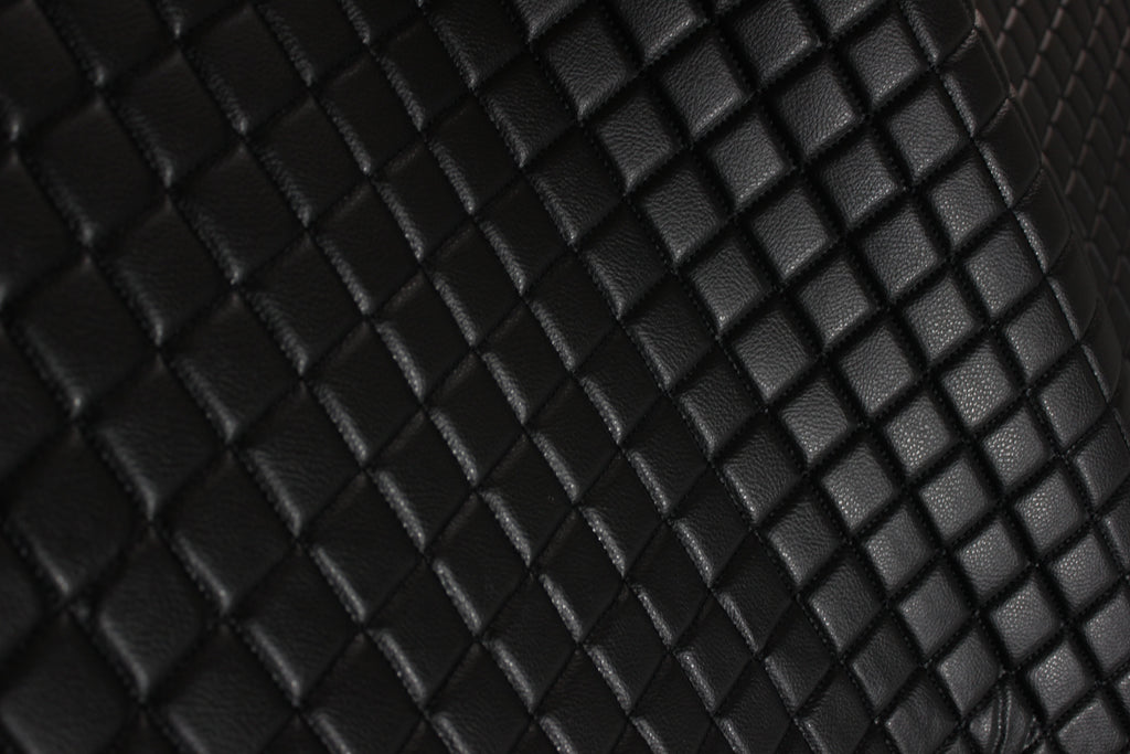 Tela de vinilo negro acolchado para tapicería de coche | 5 x 5 cm, puntada de diamante simple con espuma de 5 mm | 140 cm de ancho | Automotriz
