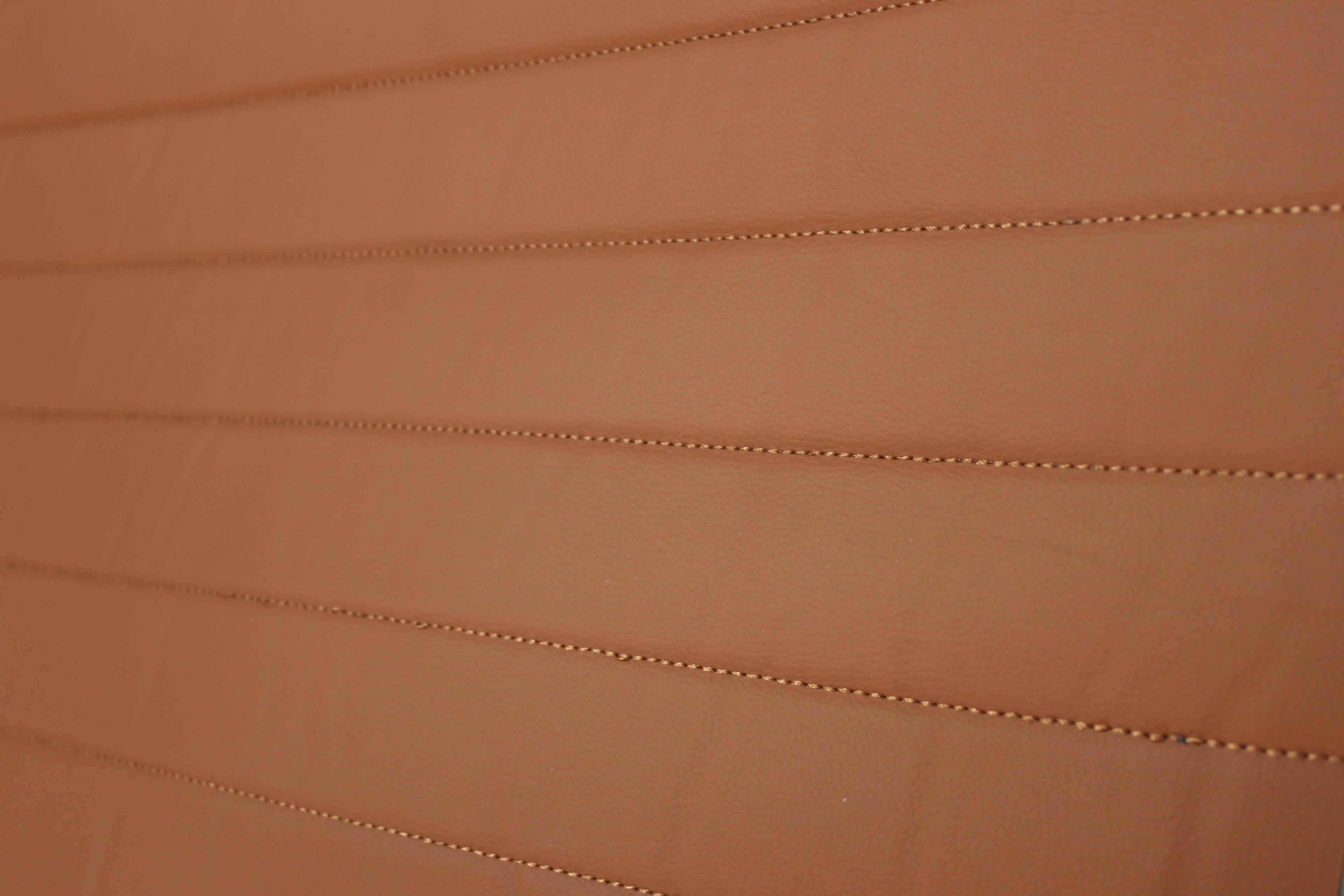 Tecido para Estofo Automóvel em Vinil Sintético Castanho-Bege Acolchoado | Costura com Linhas de Padrão de 5cm x 5cm com Base de Espuma de 5mm | 140cm de Largura | Projetos Automotivos