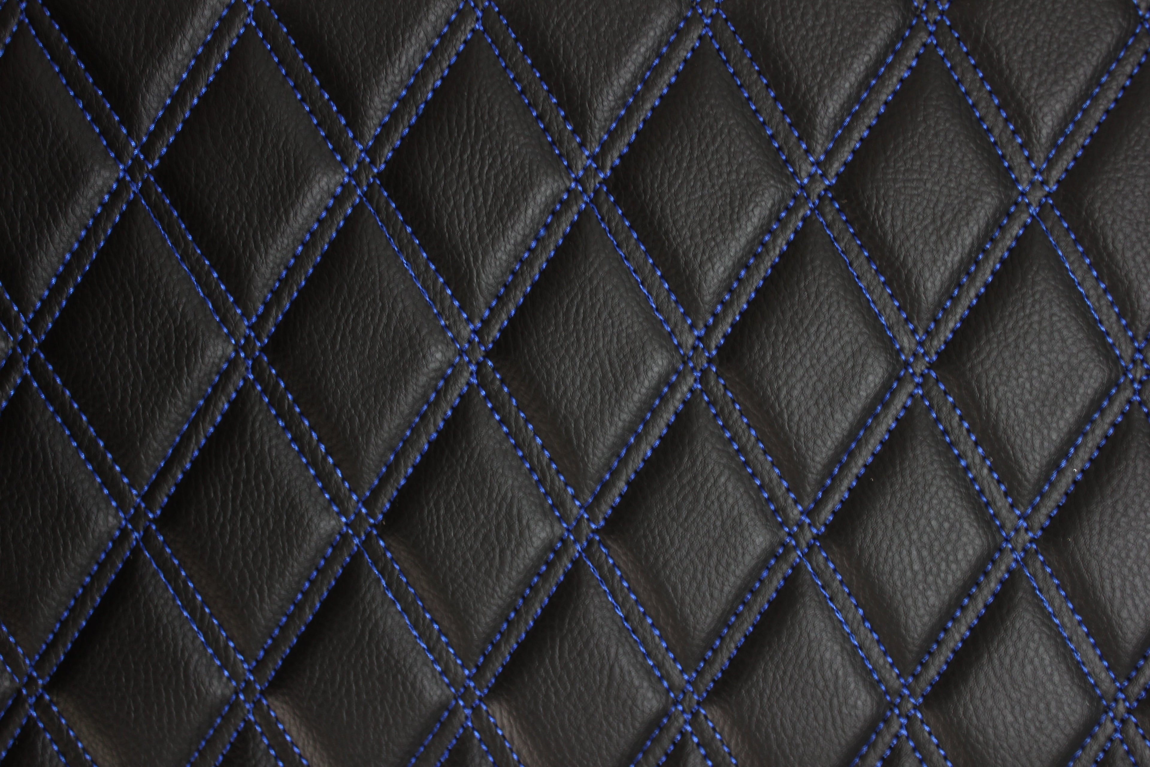 Tecido para estofos automóveis em vinil sintético azul acolchoado duplo | 5x7,5cm (2"x3") com costura em losango, base de espuma de 5mm, 140cm (55") de largura