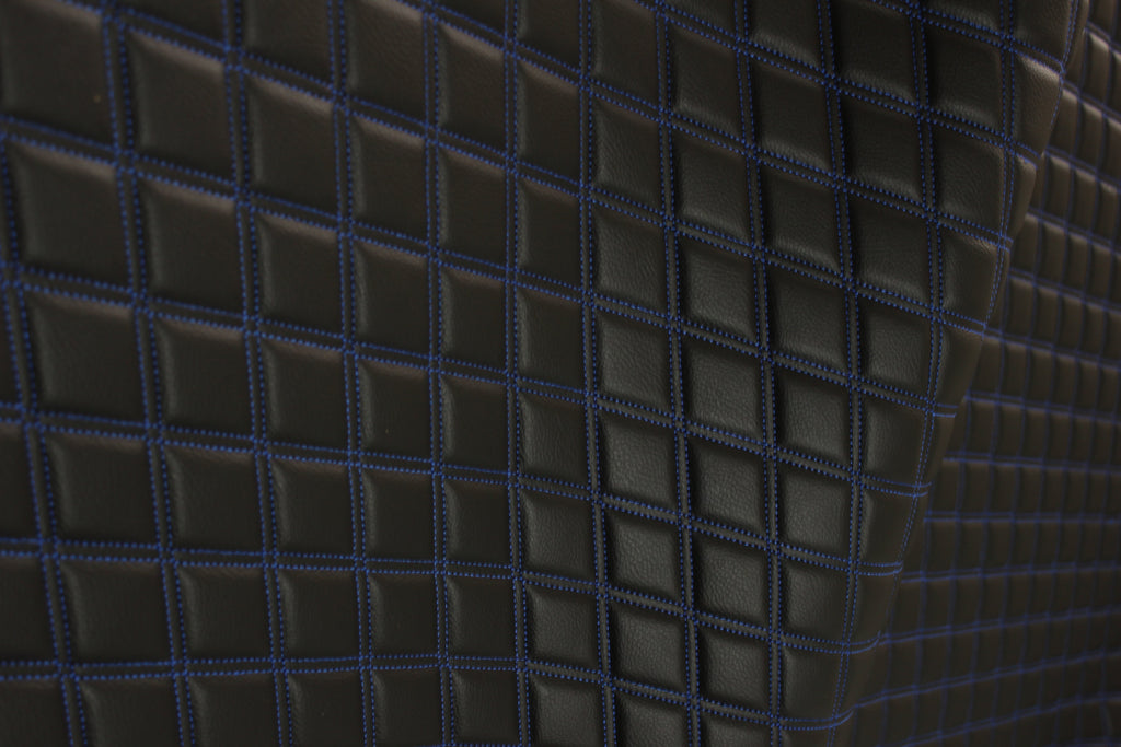 Tela de vinilo acolchado azul doble para tapicería de coche | 5 x 7,5 cm, 5 x 7,5 cm, costura de diamante, respaldo de espuma de 5 mm, 140 cm de ancho x 140 cm de ancho