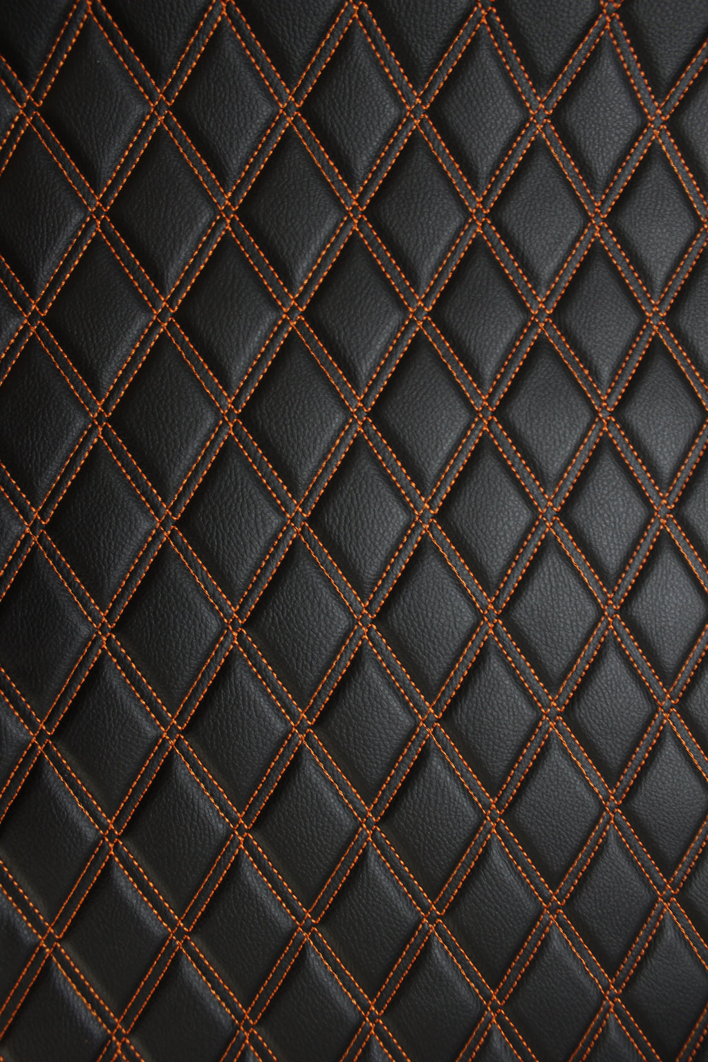 Tela de vinilo acolchado naranja doble para tapicería de coche | 5 x 7,5 cm, con costuras de rombos, respaldo de espuma de 5 mm, 140 cm de ancho x 140 cm de ancho