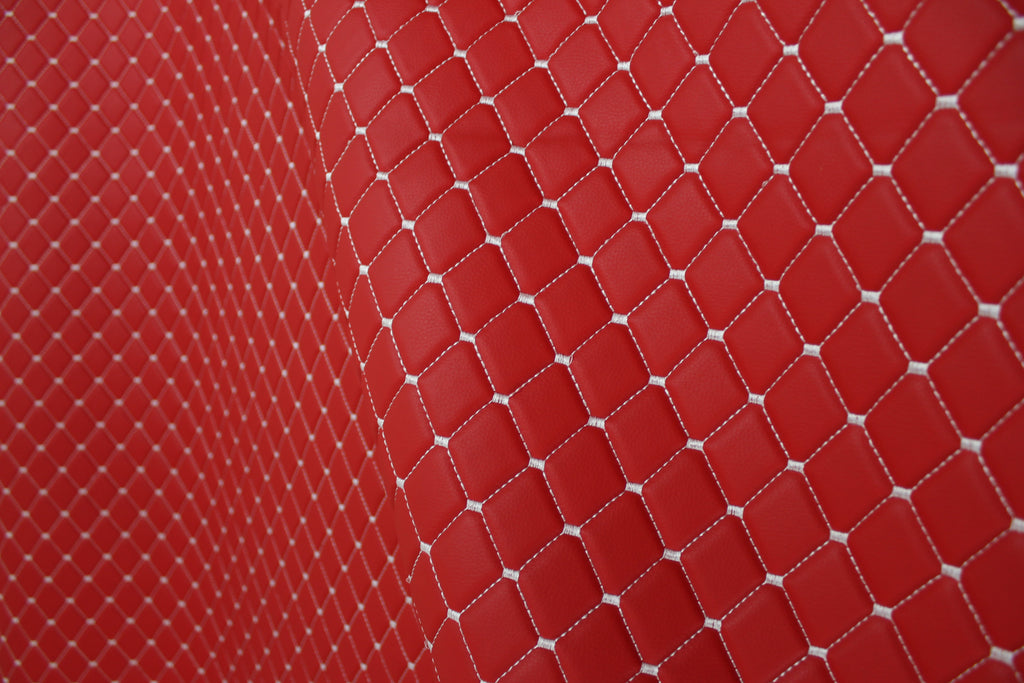 Tecido para Estofo Automóvel em Vinil Sintético Acolchoado Vermelho e Branco com Estampado de Pele | Costura em Diamante 5x5cm (2"x2") com Base de Espuma de 5mm | 140cm de Largura | Projetos Automotivos