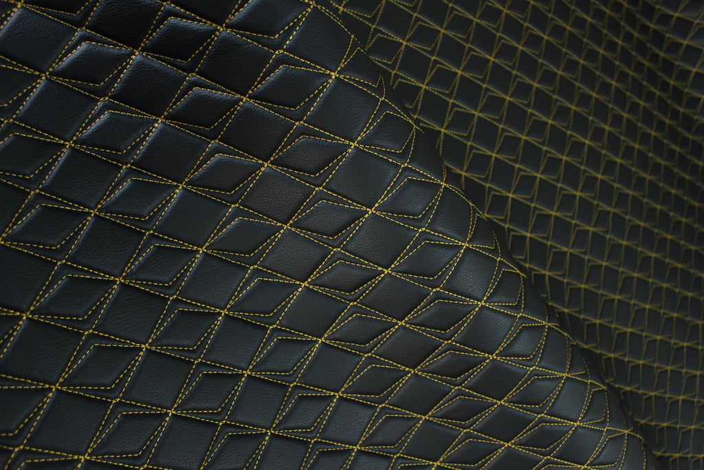 Tapicería dorada de cuero sintético negro con costuras de mariposa y respaldo de espuma - Ideal para proyectos de bricolaje | Asientos de coche | Puerta, interior, cabecera | 140 cm