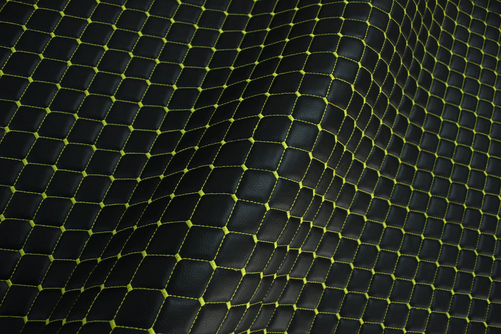 Tecido para Estofo Automóvel em Vinil Sintético Acolchoado Preto e Amarelo com Estampado de Pele | Costura em Diamante 5x5cm (2"x2") com Espuma de 5mm | 140cm de Largura | Automotivo