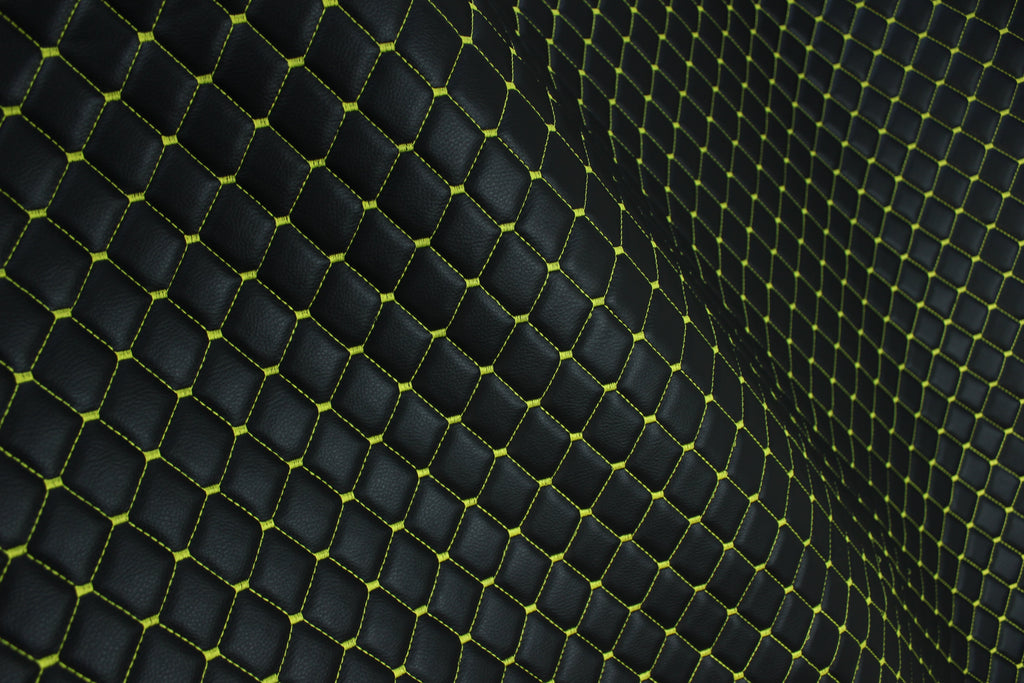 Tecido para Estofo Automóvel em Vinil Sintético Acolchoado Preto e Amarelo com Estampado de Pele | Costura em Diamante 5x5cm (2"x2") com Espuma de 5mm | 140cm de Largura | Automotivo