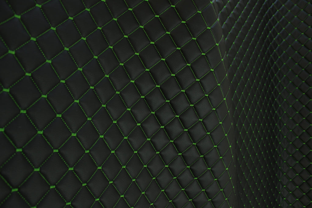 Tela de vinilo acolchado de imitación de cuero para tapicería de coche, color negro y verde oscuro | 5 x 5 cm, puntada de diamante con espuma de 5 mm | 140 cm de ancho | Automotriz