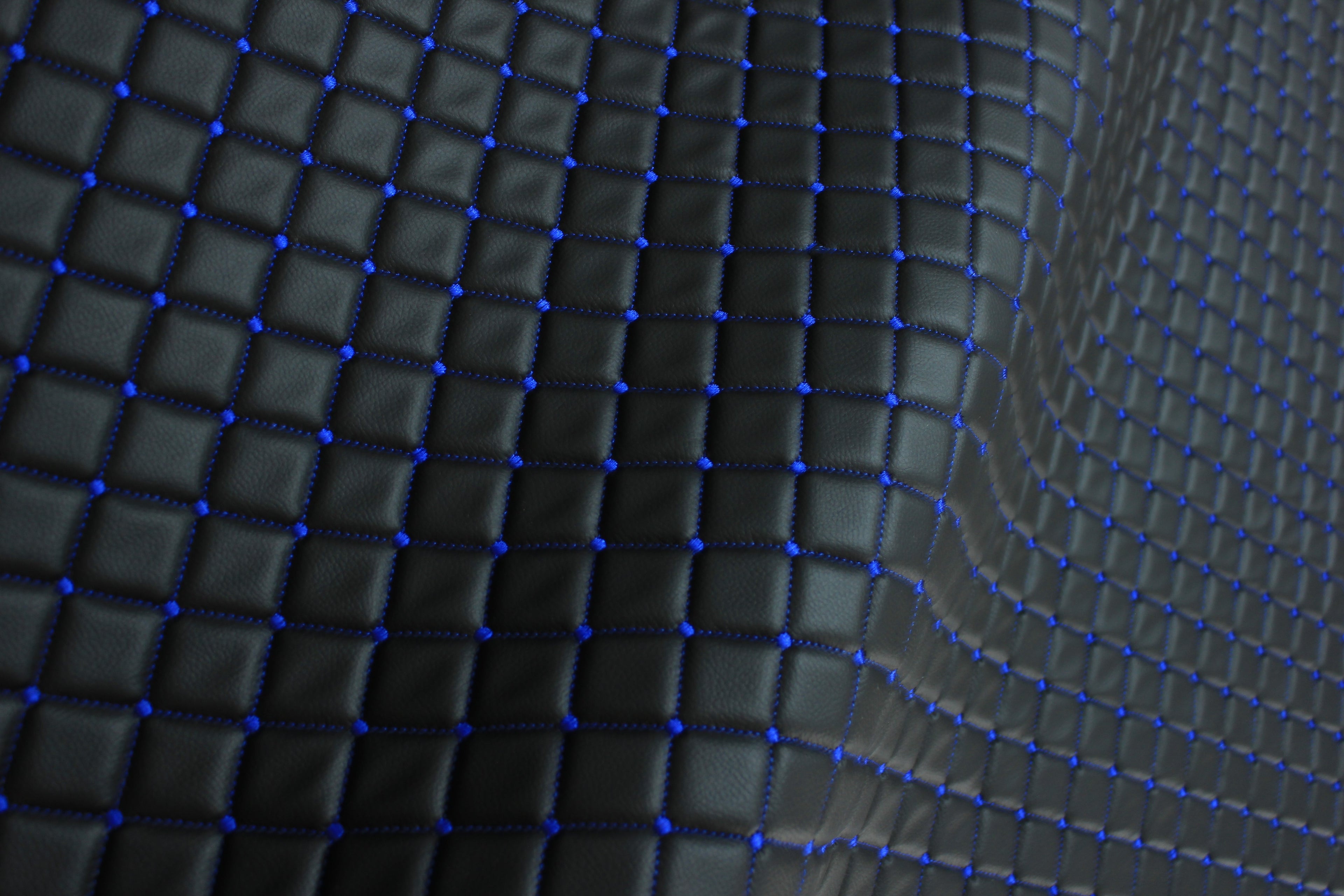 Tecido de pele sintética acolchoada azul com estampado de losangos | Base de espuma | Automóvel, náutico, mobiliário | 140 cm (55,1") de largura Mercedes - BMW - VW