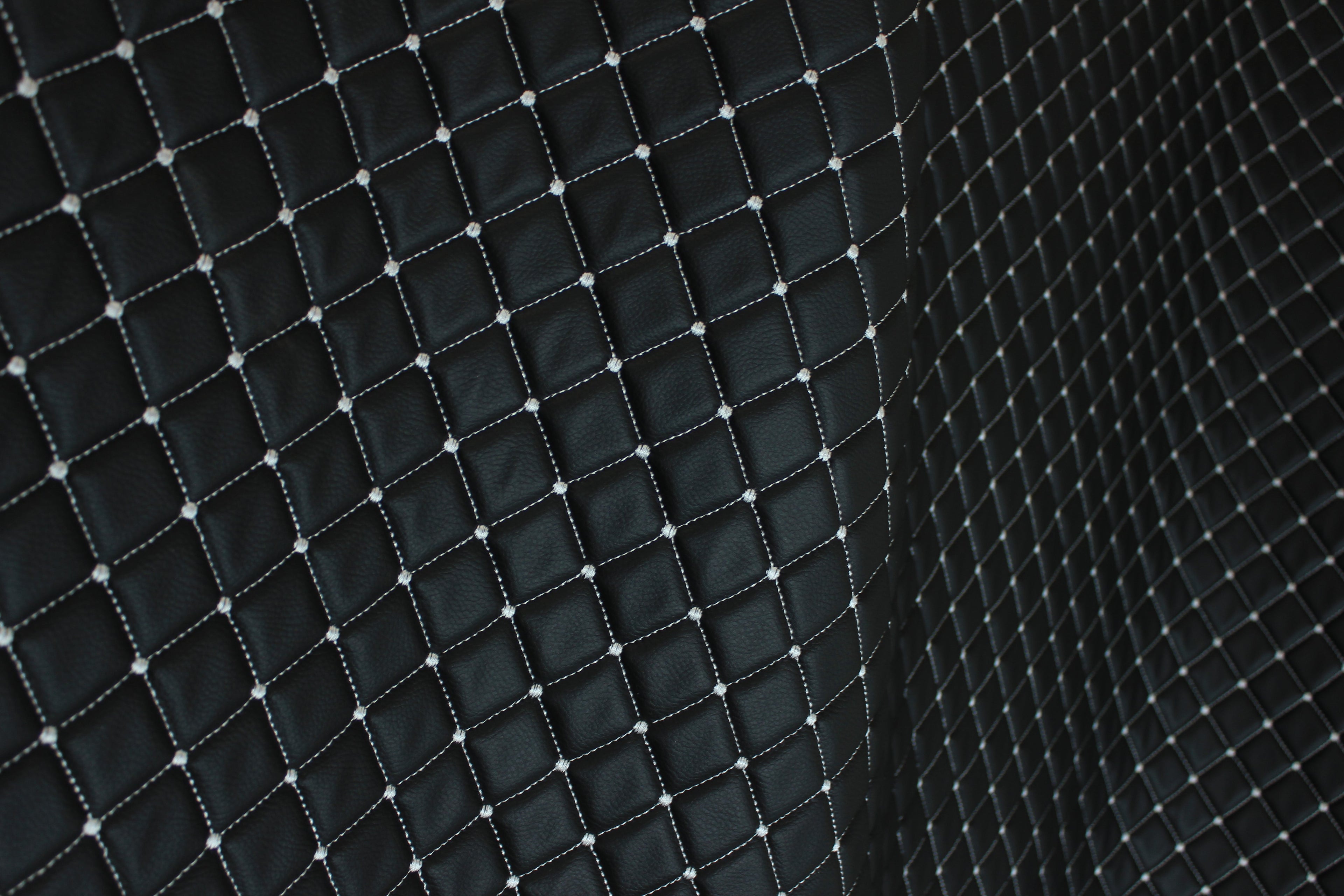 Tecido de pele sintética acolchoada branca com estampado de losangos | Base de espuma | Automóvel, Náutico, Móveis | 140 cm (55,1") de largura Mercedes - BMW - VW (Cópia)