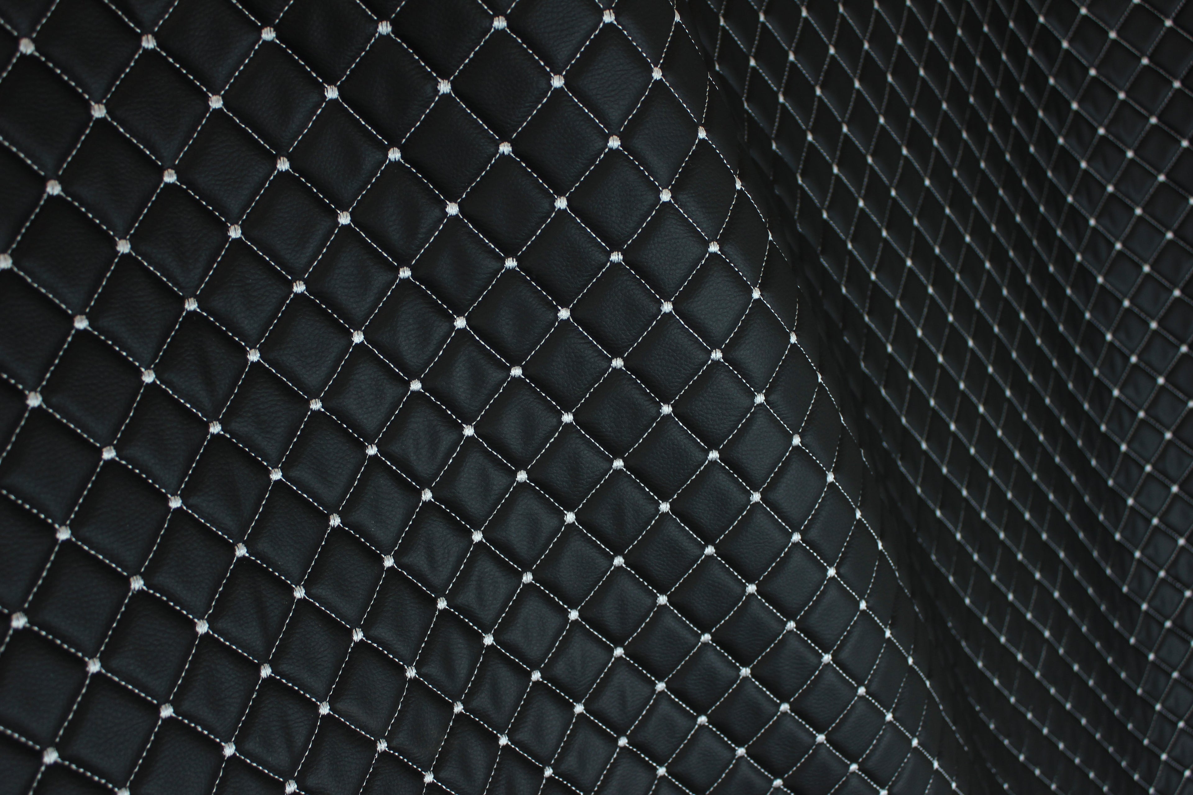 Tecido de pele sintética acolchoada branca com estampado de losangos | Base de espuma | Automóvel, Náutico, Móveis | 140 cm (55,1") de largura Mercedes - BMW - VW (Cópia)