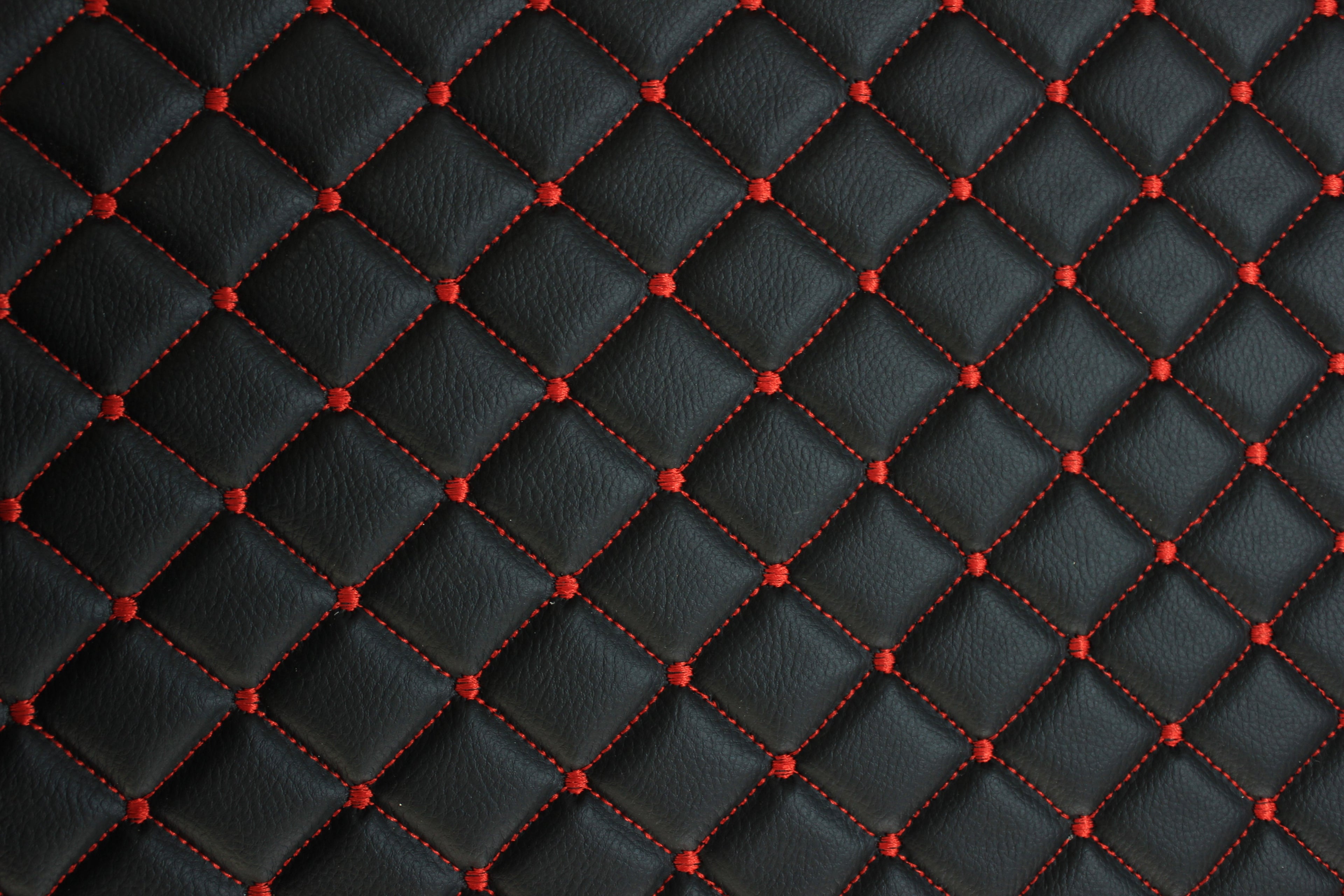 Tecido de pele sintética acolchoada vermelha com estampado de diamantes e bolinhas | Base de espuma | Automóvel, náutico, mobiliário | 140 cm (55,1") de largura Mercedes - BMW - VW