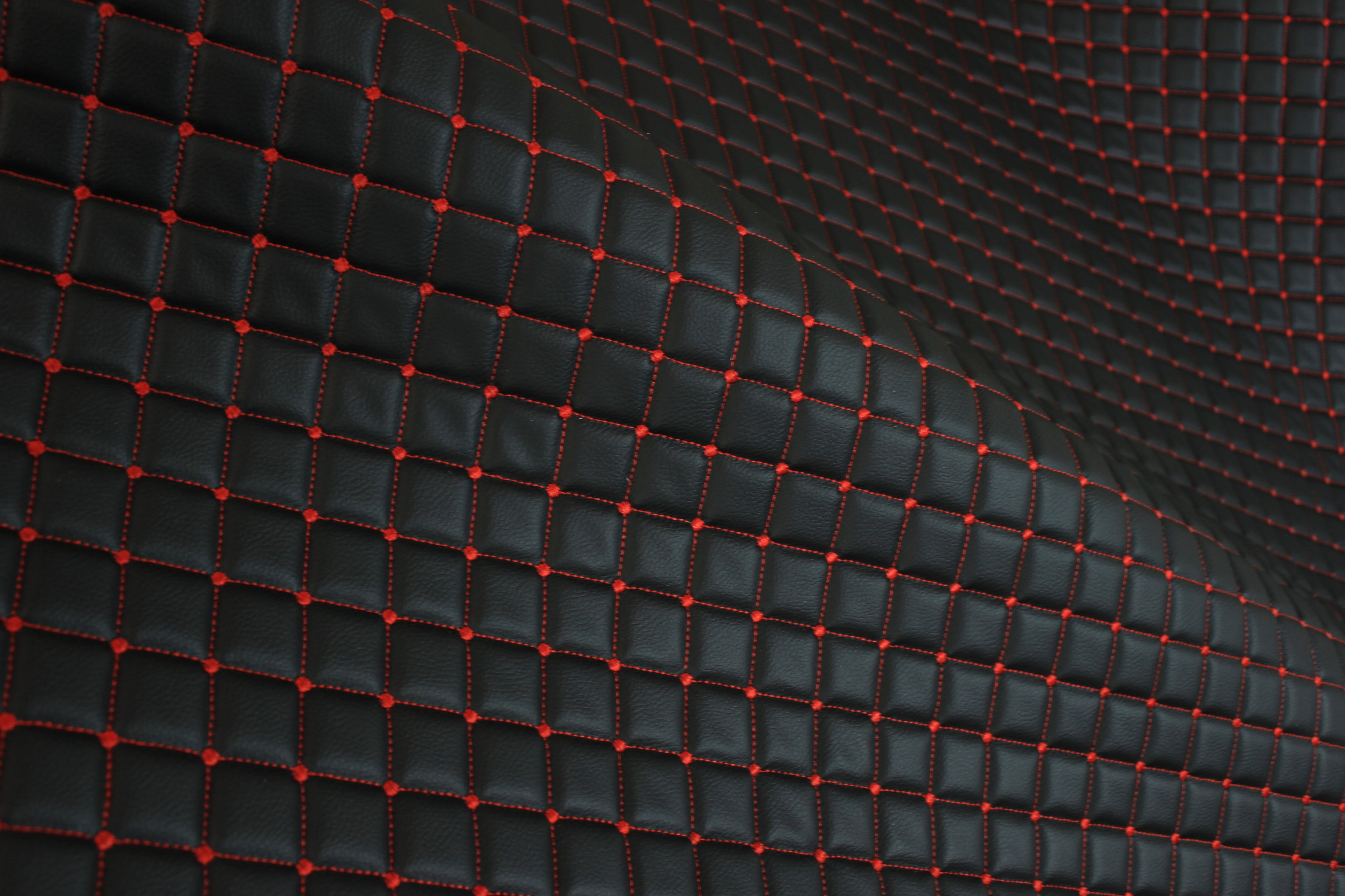 Tecido de pele sintética acolchoada vermelha com estampado de diamantes e bolinhas | Base de espuma | Automóvel, náutico, mobiliário | 140 cm (55,1") de largura Mercedes - BMW - VW