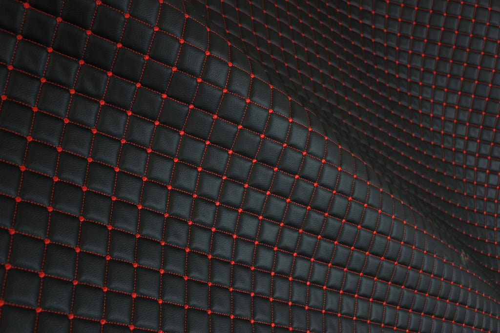 Tecido de pele sintética acolchoada vermelha com estampado de diamantes e bolinhas | Base de espuma | Automóvel, náutico, mobiliário | 140 cm (55,1") de largura Mercedes - BMW - VW