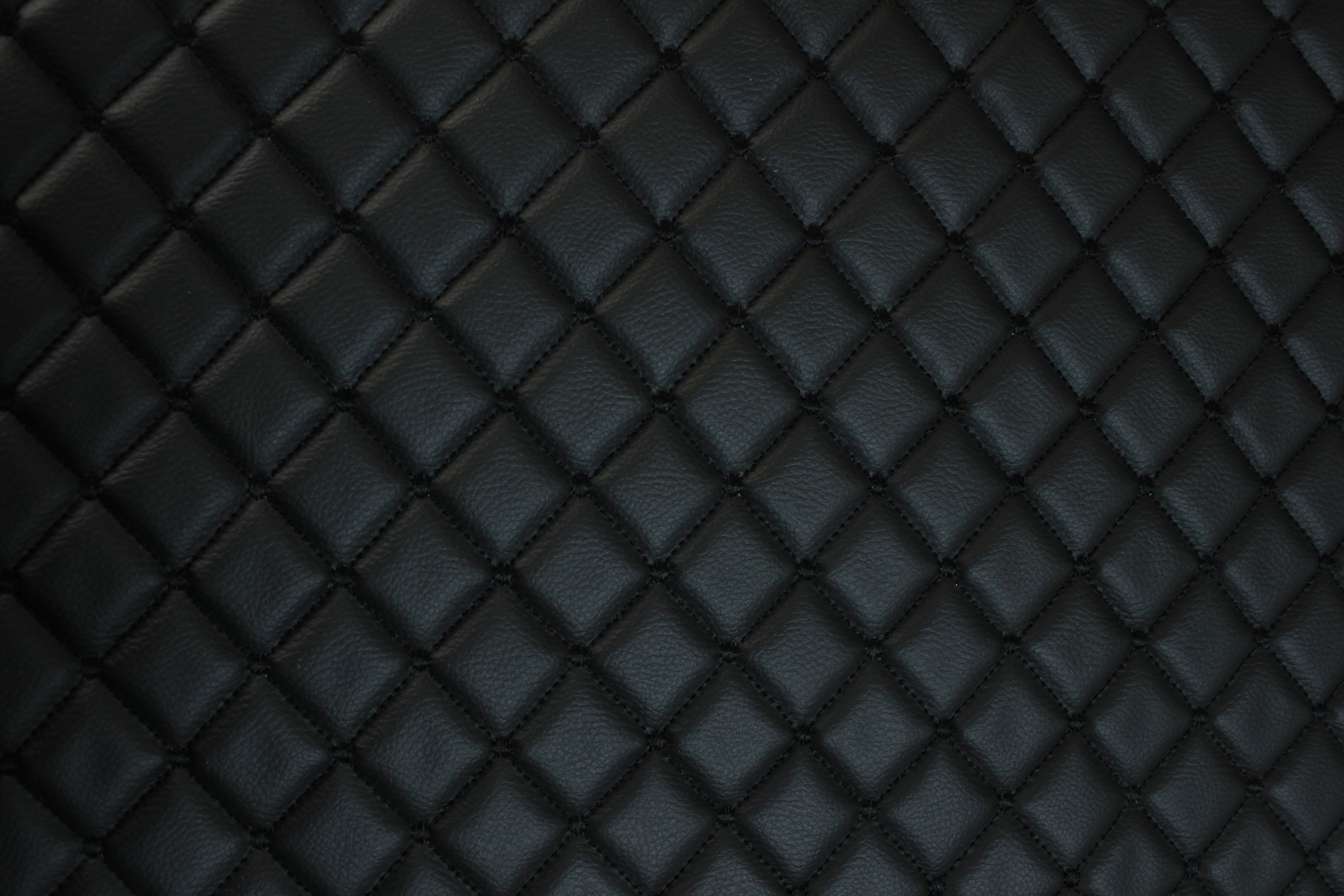 Tecido de pele sintética acolchoada preta com estampado de losangos | Base de espuma | Automóvel, Náutico, Móveis | 140 cm (55,1") de largura Mercedes - BMW - VW