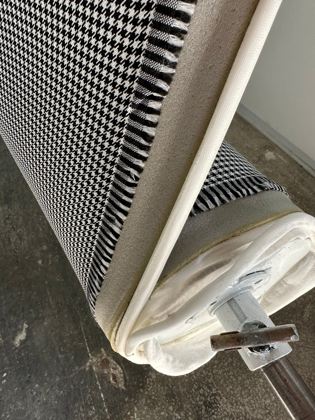 Tecido Pepita Houndstooth para Estofos de Bancos Automóveis Porsche - Preto e Branco - BMW - Revestimento de Bancos, Interior, Automóveis, Forro de Portas e Teto - 4mm com Base de Espuma - Restauro - 150cm (55")