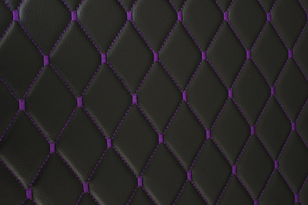 Tela de tapicería de coche de imitación de cuero con textura de vinilo negro y acolchado morado | 5 x 8 cm, puntada de diamante con espuma | 140 cm y 140 cm de ancho | Cuero artificial