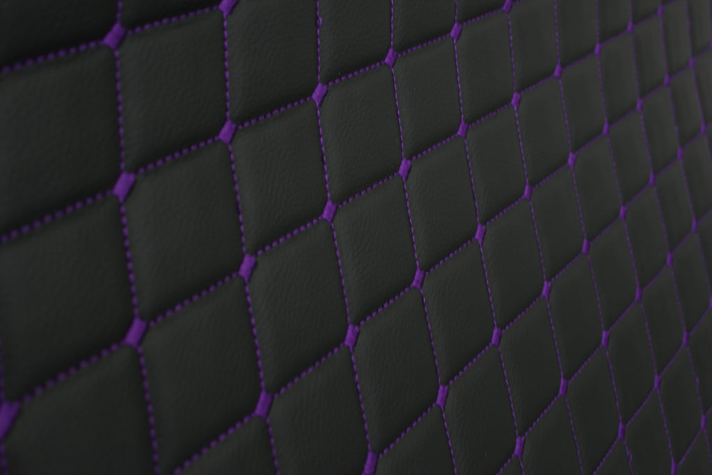 Tela de tapicería de coche de imitación de cuero con textura de vinilo negro y acolchado morado | 5 x 8 cm, puntada de diamante con espuma | 140 cm y 140 cm de ancho | Cuero artificial