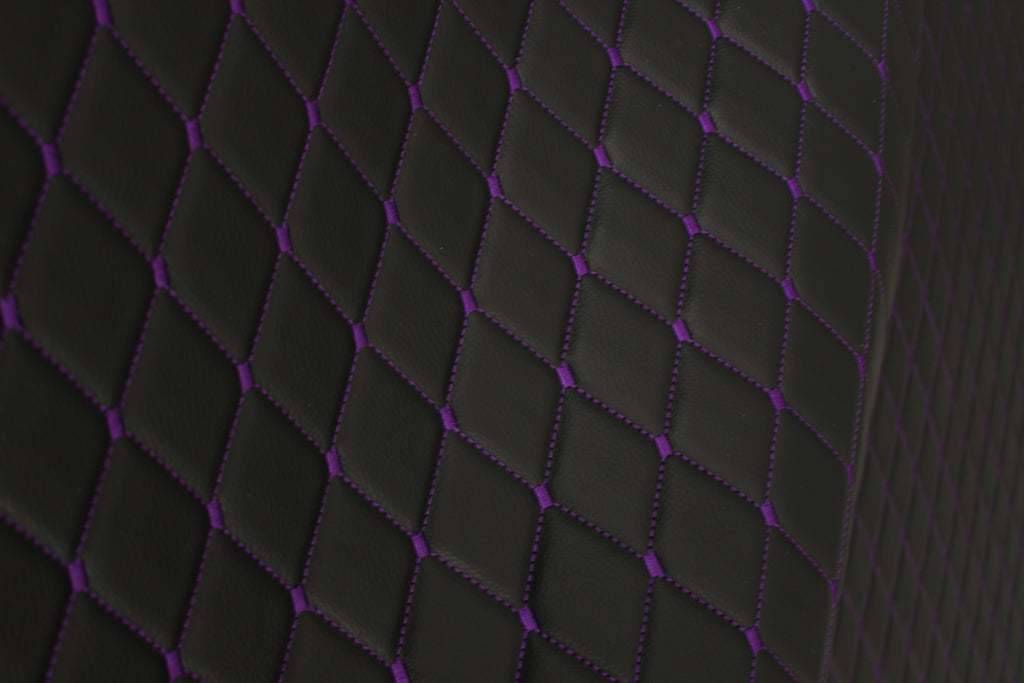 Tela de tapicería de coche de imitación de cuero con textura de vinilo negro y acolchado morado | 5 x 8 cm, puntada de diamante con espuma | 140 cm y 140 cm de ancho | Cuero artificial